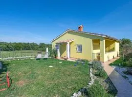 Cozy Home In Marcana With Wifi