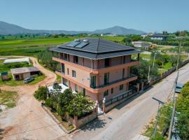 Tragjas에 위치한 호텔 Riverside Villa