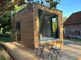 Minimalist Design Cabin mit See- und Wiesenzugang