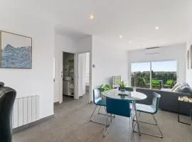 COSY WELL SITUED APARTMENT WITH SEA VIEW