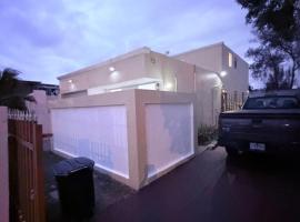 Nice and Cozy House in the Greater Ponce Area, hotel en Ponce