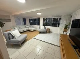 Sandy Lodge Steps to Beach Ocean Views Sleeps 6 AC WiFi Linen provided