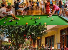 Yangshuo Eden's Social Guesthouse - Wake up to a hearty Western breakfast & fresh craft coffee & night beers & outdoor activities, hotel i Yangshuo
