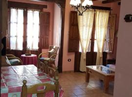 Apartamentos Rurales Tauro, holiday rental in Cabezuela del Valle