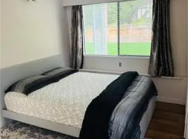 Cozy Room Ensuite Bath & Own Entrance Peaceful Stay