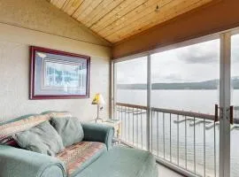 Crystal Beach Condo - Lake Views & Pool