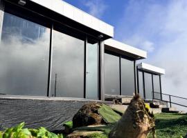 Villa Dieng Sikapuk Hill Deluxe Cabin, viešbutis mieste Kejajar