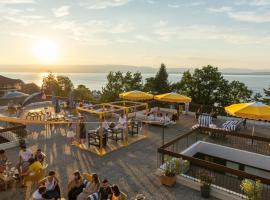 Côté Lac Hostel Evian: Évian-les-Bains şehrinde bir otel