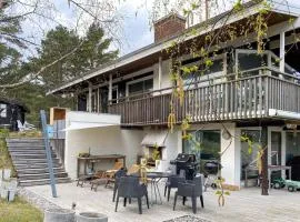 3 Bedroom Cozy Home In Yngsjö