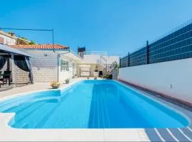 Villa Pasko, Private Pool Holiday Home near Primošten