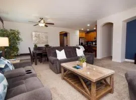 4BR, Garage, King Suite, 20 min to Lake Tahoe-Reno