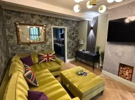 NEW Refurbished Cottage near Alton Towers Sleeps 6 Ashbourne Peak District Derbyshire