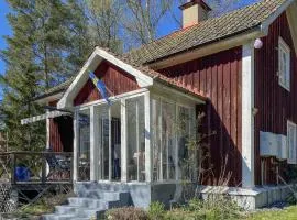 2 Bedroom Cozy Home In Hulta Edsbruk