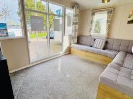 Modern 8 Berth Caravan At Steeple Bay Holiday Park In Essex Ref 36009A
