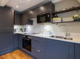 Spacious city-centre apartment in Bath
