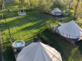 Green Garden Glamping Retezat、Bălanのホテル