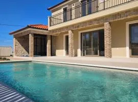 NEW Villa Bombovi dvori with Pool, Gym & Sauna
