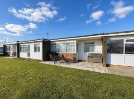 Lovely 4 Berth Chalet For Hire At California Sands In Norfolk Ref 52350Cs