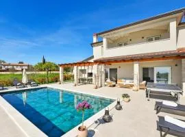 Awesome Home In Porec
