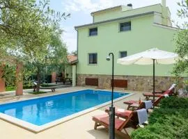 Pet Friendly Home In Peruski