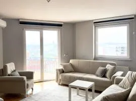 Cozy 2BR with Balcony, View & Free Parking