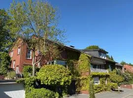 "An der alten Mühle 1" Große Fewo 110 qm, zentral gelegen, zwei Schlafzimmer, Südbalkon, Gartenterrasse & Wallbox