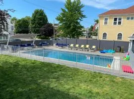 Iconic South Haven Estate - Pool, Hot Tub, Outdoor Kitchen, Game Room & More!