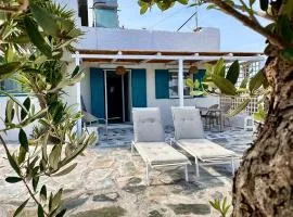 Unique Beachfront Cottage House - Private Garden