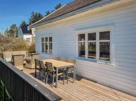 2 Bedroom Nice Home In Lindesnes