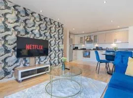 Prime Location 2BR | Shops, Dining Nearby