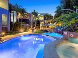Elevated Noosa Escape - Heated Pool Spa & Walk to River