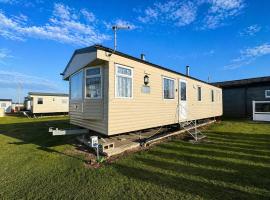 Homely 8 Berth Caravan At Harts Holiday Park In Kent Ref 74018B, hotel din Sheerness