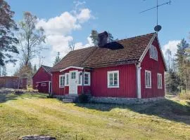 2 Bedroom Lovely Home In Visseltofta