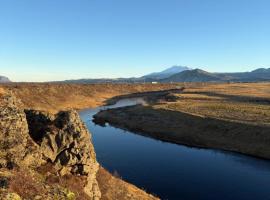 Traditional Cabins with Hekla volcano view, khách sạn ở Hella