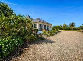 Villa Ty Mogué 4 étoiles Vue mer & SPA privatif, plage et Gr34 à pied, hotel a Sibiril