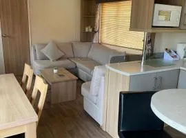 Caravan 5 Modern and cosy caravan Sleeps 6 GCH DG