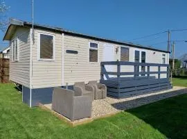 Caravan 5 Modern and cosy caravan Sleeps 6 GCH DG