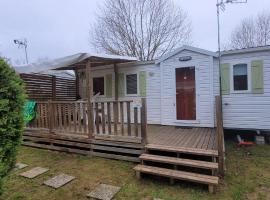 Bungalow cosy Oasis Tropic'Nature pour 6 pers - lac - Camping 3 étoiles, hotel din Ivry-la-Bataille