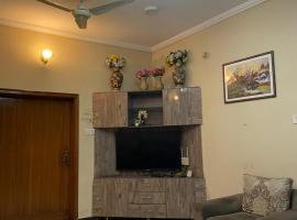 Spacious 3 Bedroom Stay DHA Lahore, Hotel in Lahore