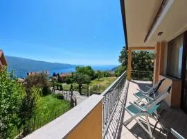 Villa Arianna Lake View Apartments with Pool