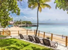 Ocean Front apartment, Direct access to the sandy Beach