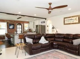 Navy Point Home & game room, near NAS & downtown - Beaches
