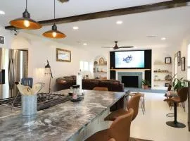 Navy Point Home & game room, near NAS & downtown - Beaches