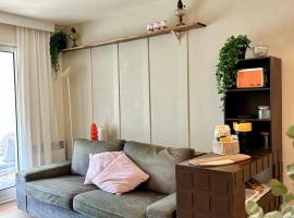 Cosy beachside apartment - Cros de Cagnes - Parking، فندق في كاجنيس سور مير