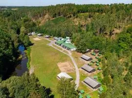 Varvažov - chatky u řeky