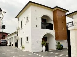 Roli Luxury Apartments Sapele