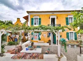 Villa Ochre - Rustic Retreat