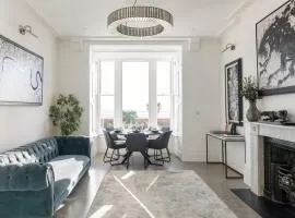 3 Bedroom, 3 bathroom large flat with sea views!