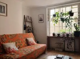 Lush Garden Flat 30 Secs to the Sea