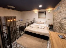 New Luxury Loft Studio in Budapest City Centre, next to Synagogue, near Deák Square, Quiet Courtyard, Air Conditioning, Fast WiFi, Hotel-Level Comfort